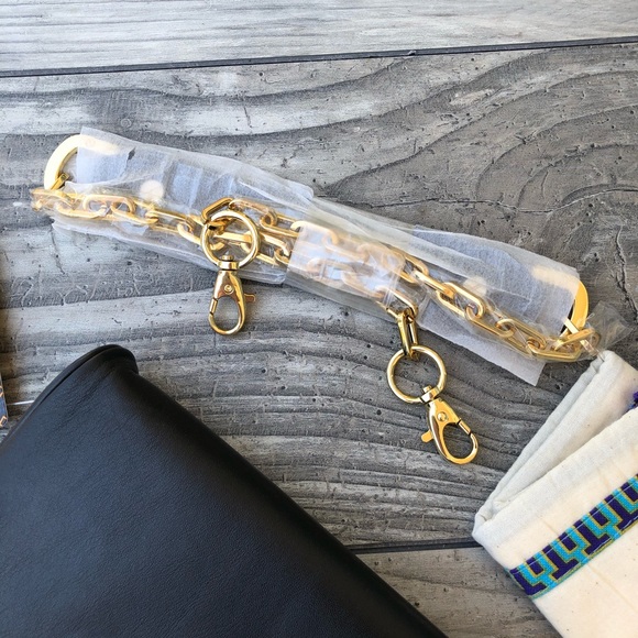 🌟HP🌟Tory Burch Reva Clutch Black/Gold NWT - Picture 6 of 12